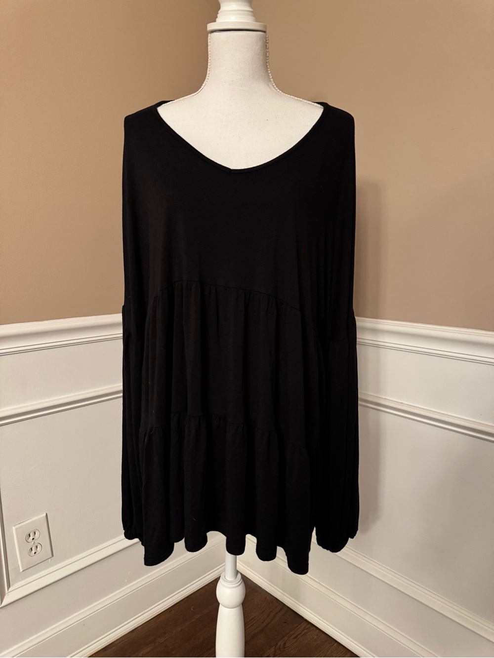Celeste Black Tiered V-Neck Long Sleeve Tunic Top - Size 3XL - Picture 5 of 16